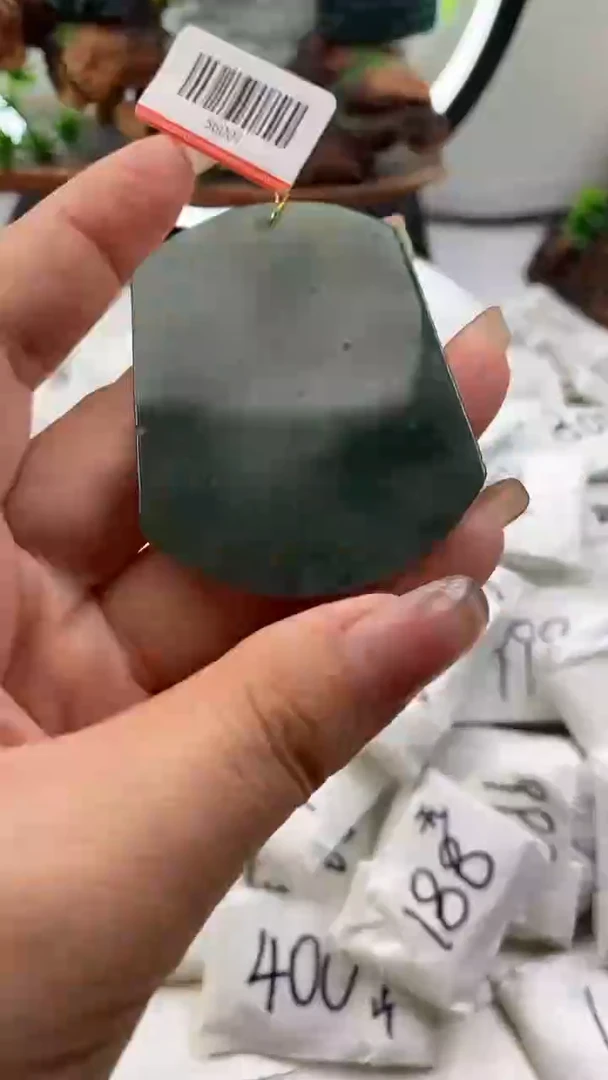【闪购商品】翡翠颈饰未镶嵌无事牌微瑕