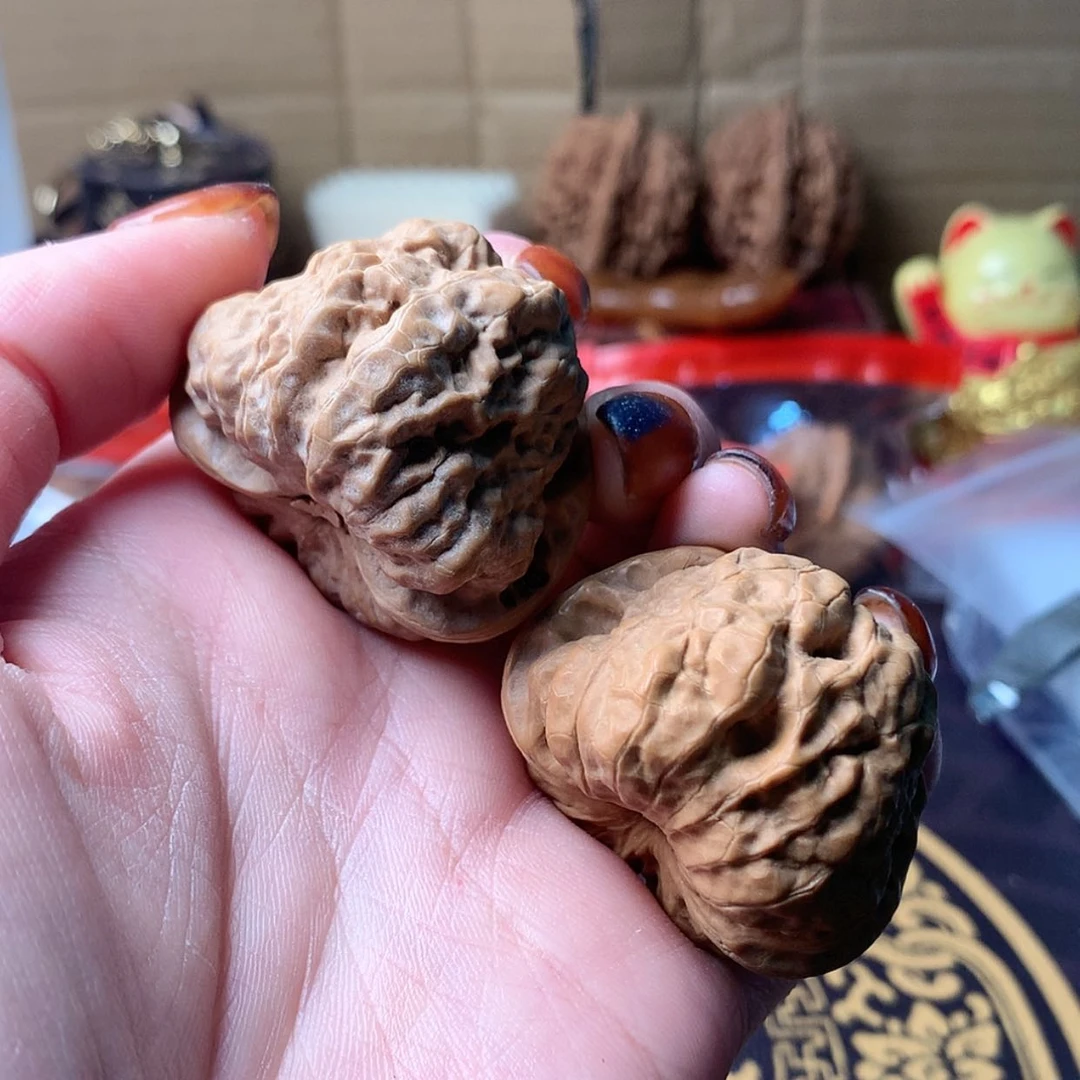 【闪购商品】文玩核桃吊坠且**吟