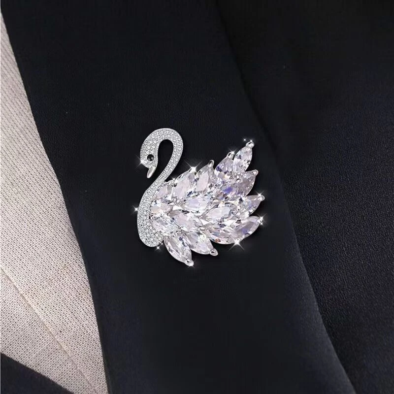 铜合金合成锆石胸针 韩国精致简约水晶天鹅胸针个性潮别针