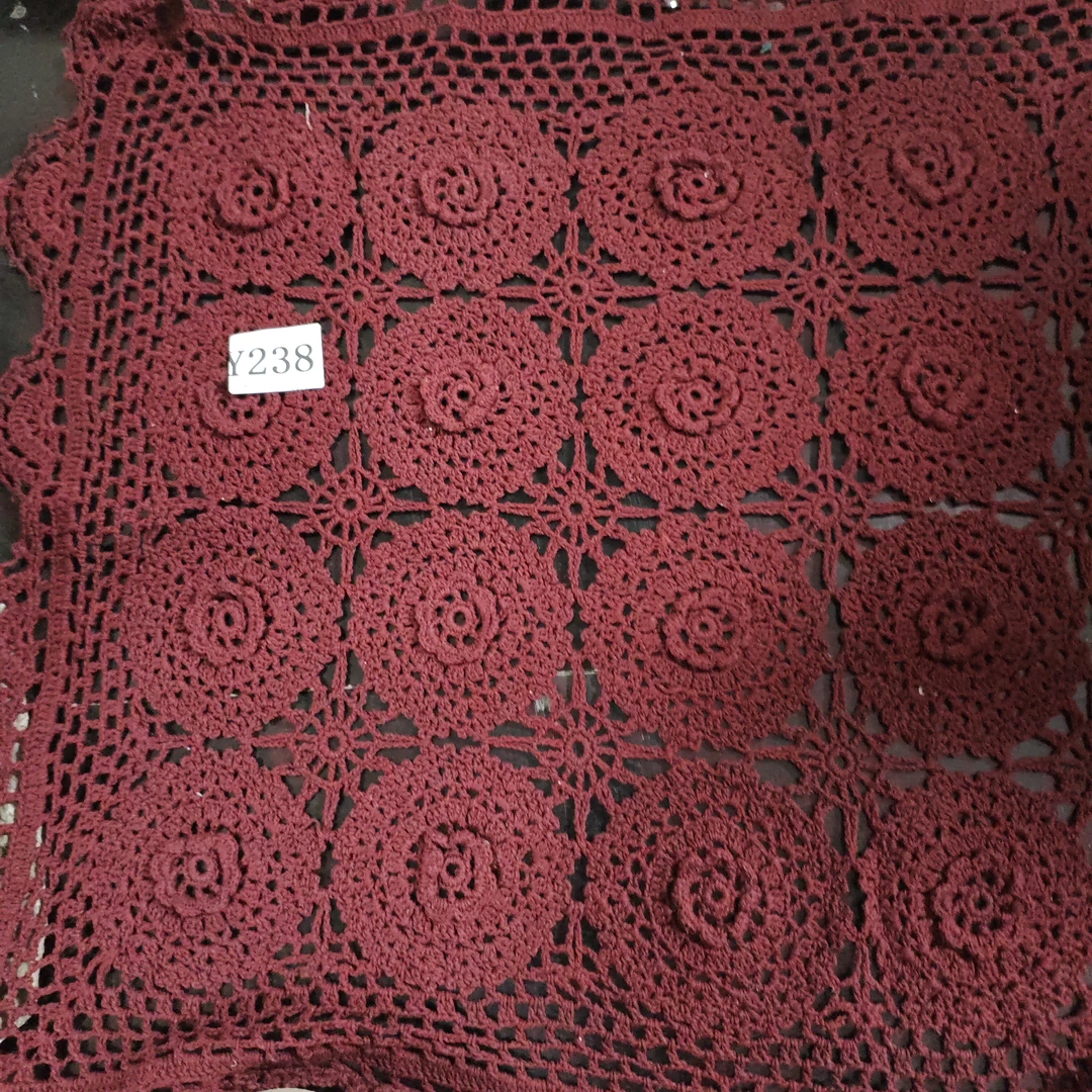 Y238 红色钩针立体花盖巾 50*70cm