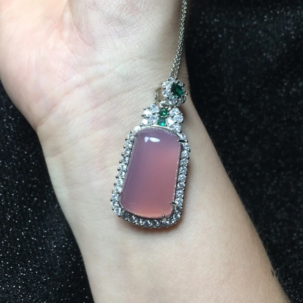 天然玉髓玛瑙平安无事牌粉色吊坠项链