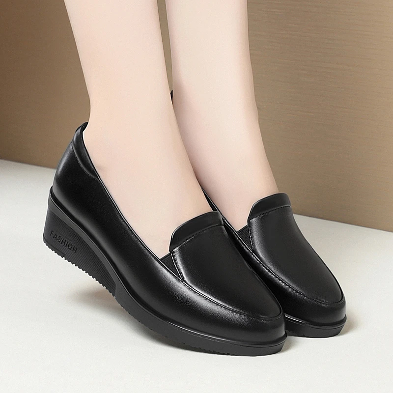 平底鞋女单鞋软底真皮女鞋厚底坡跟皮鞋头层牛皮中老年防滑妈妈鞋