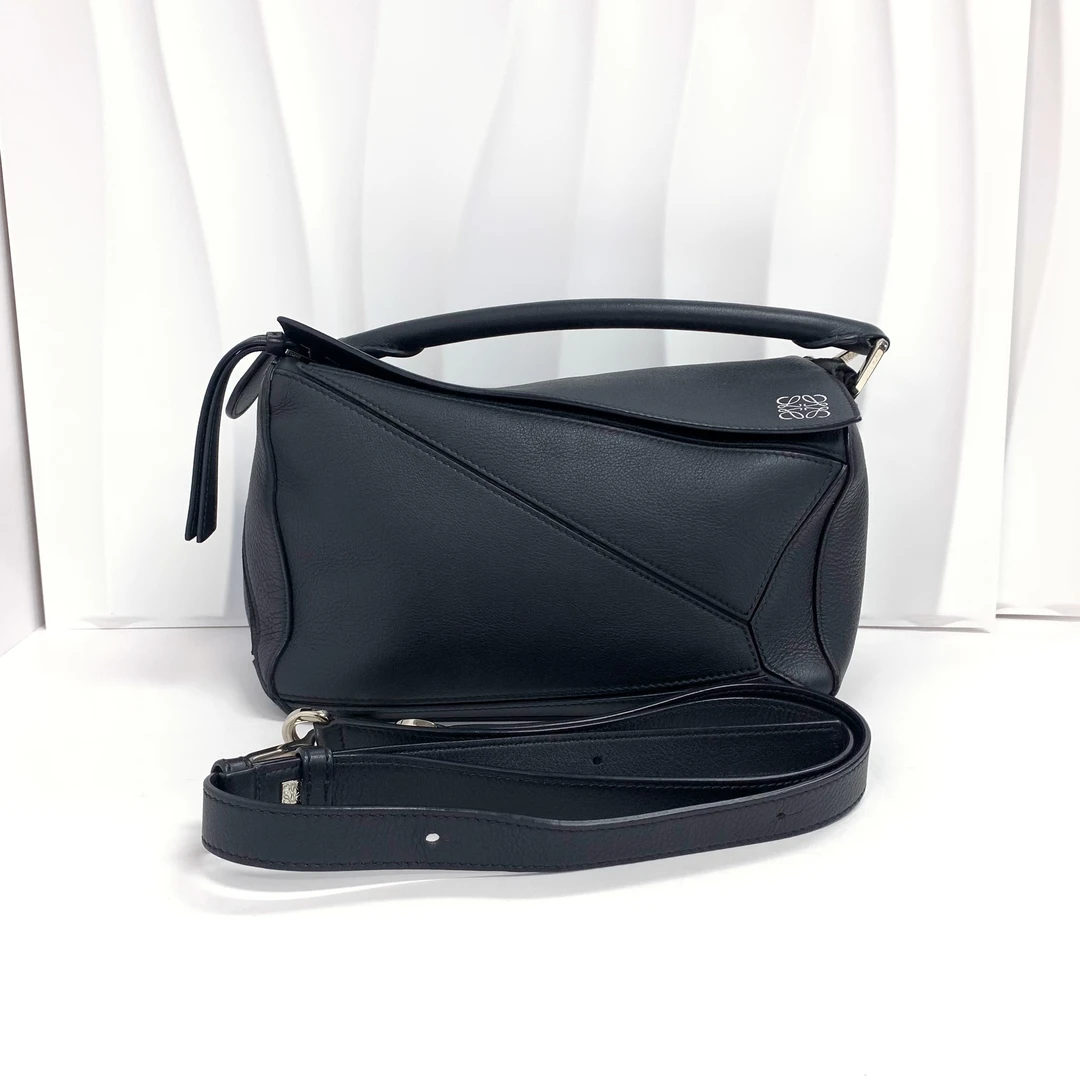 99新 LOEWE/罗意威 98新 黑银puzzle斜挎包
