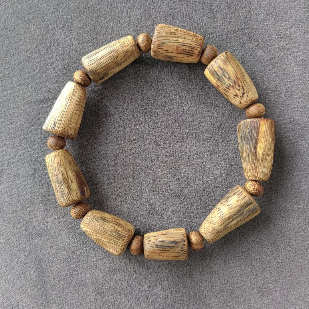 海南莺歌绿棋楠陈化2年随形Q100单圈手串（7.8-8.8）多样性发货一条