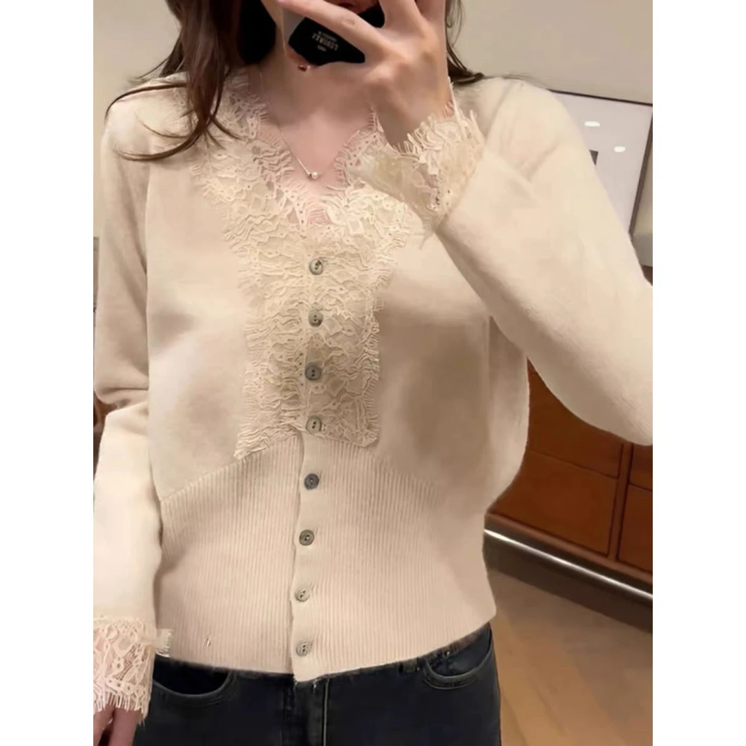 秋冬显瘦蕾丝V领针织衫气质长袖洋气时尚打底衫百搭镂空修身上衣