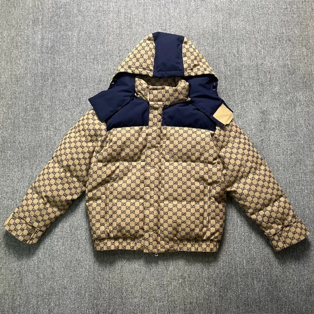 Gucci 老花满印羽绒服/48码/99新/11569