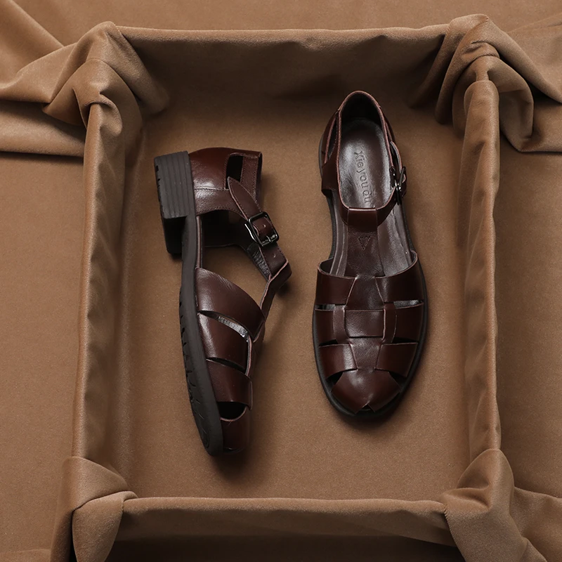 晚晚英伦复古牛皮编织包头凉鞋女2025夏新款粗跟圆头真皮罗马鞋