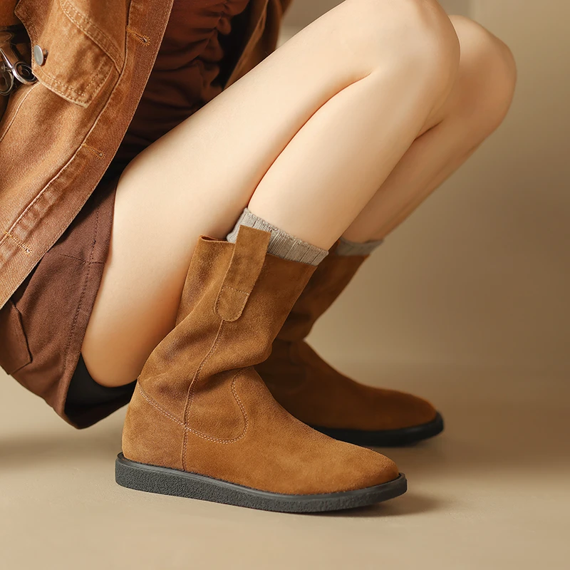 林晚晚 酷Girl~真皮圆头复古牛仔靴女2025新款休闲平底马丁靴