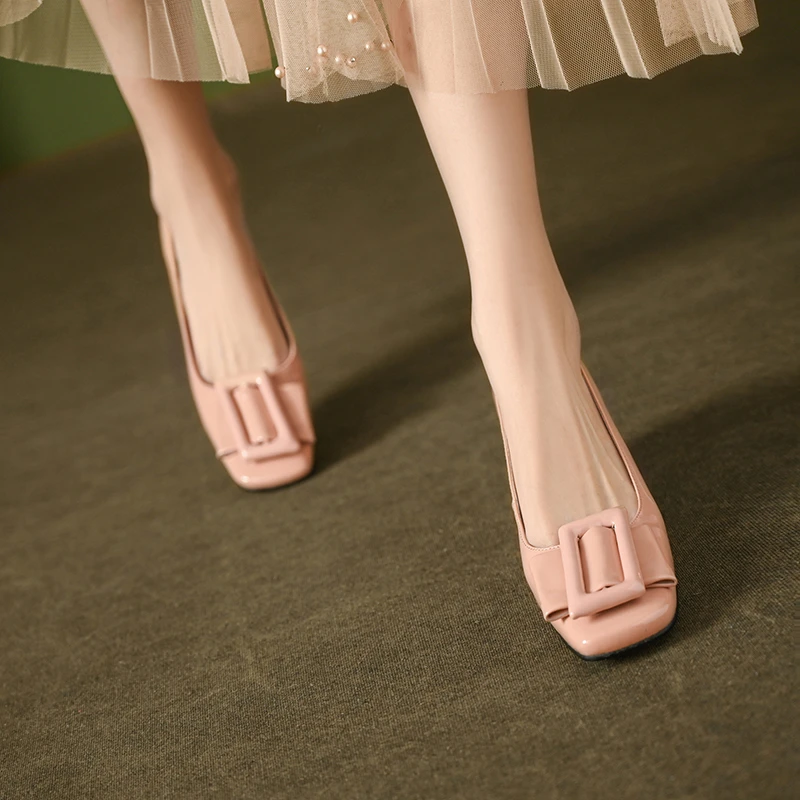 林晚晚 巨好看~真皮方头金属扣单鞋女学院风粉色百搭粗跟鞋