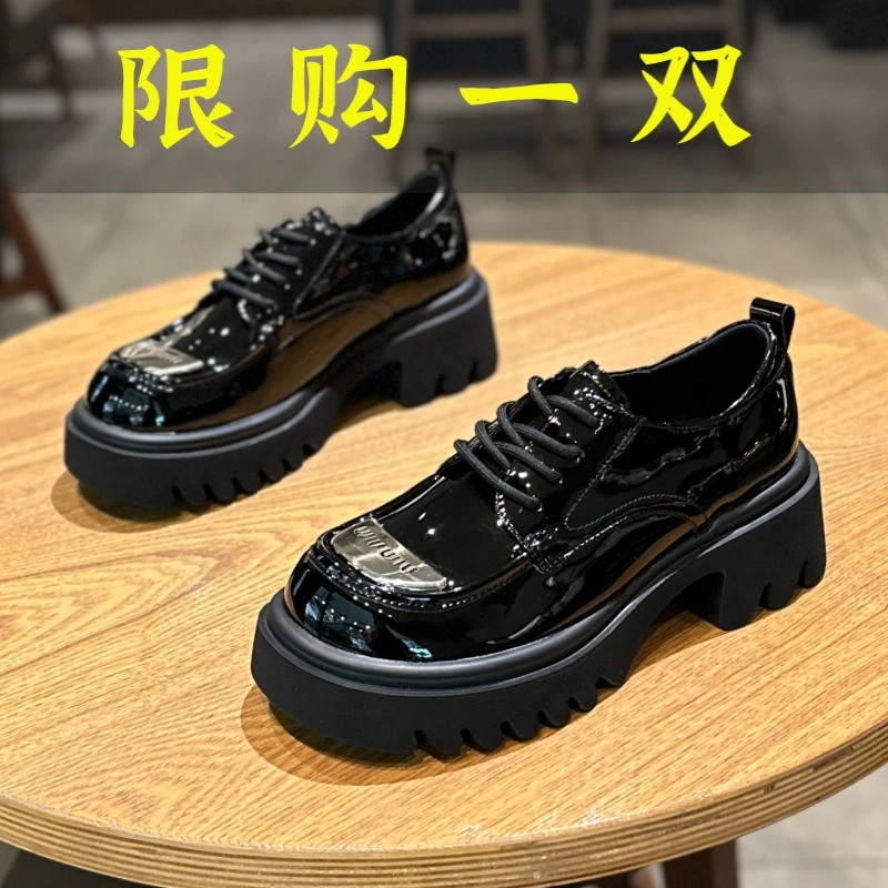 红蜻蜓牌漆皮黑色乐福鞋女2023新款学院风小皮鞋配裙子一脚蹬厚