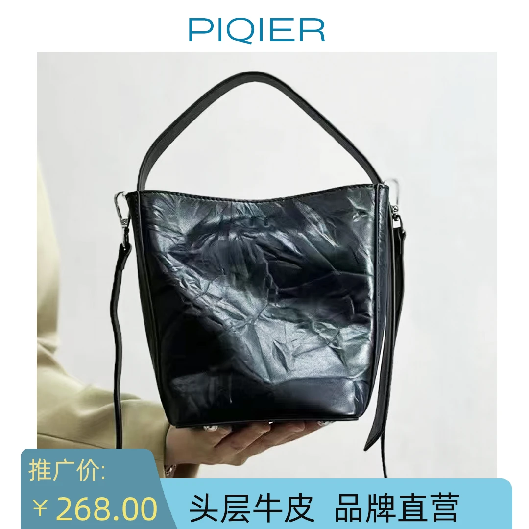 皮琦儿手抓纹褶皱牛皮大容量水桶包酷黑百搭单肩包小众通勤斜挎包
