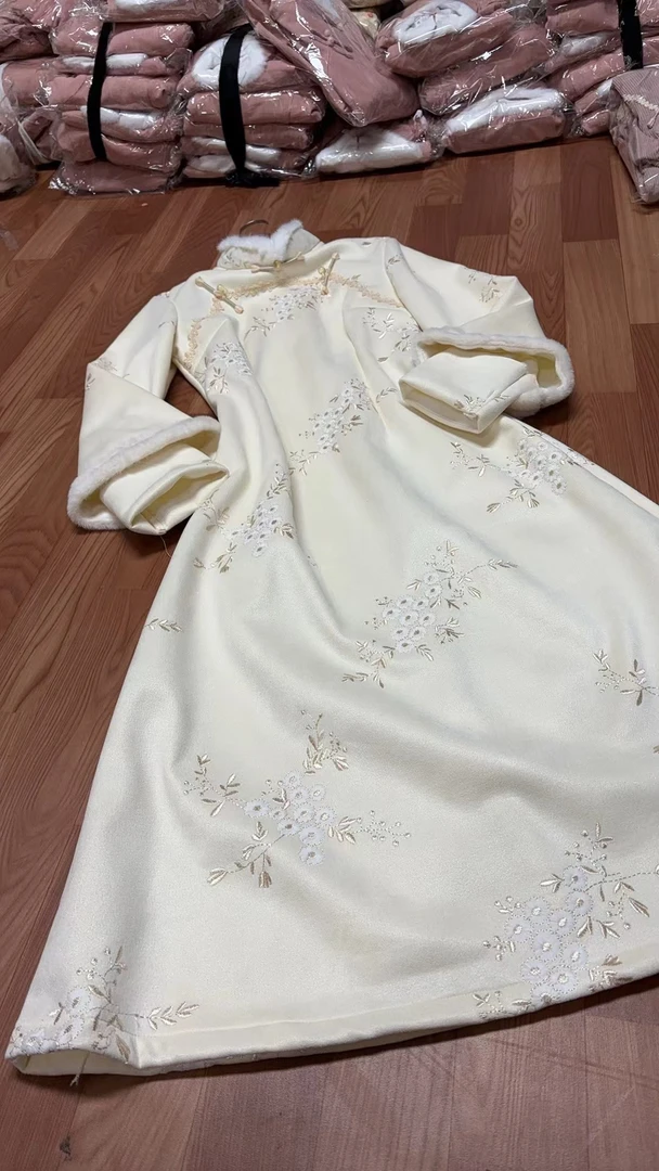 544-米色 小梅花刺绣 双袖 A版 改良 旗袍