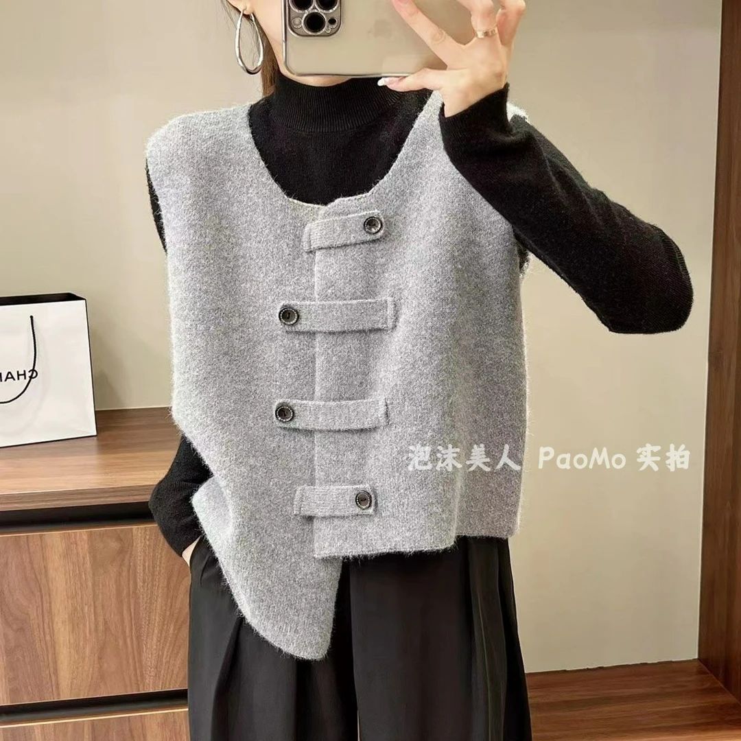 时尚设计感不规则双排扣毛衣背心马甲