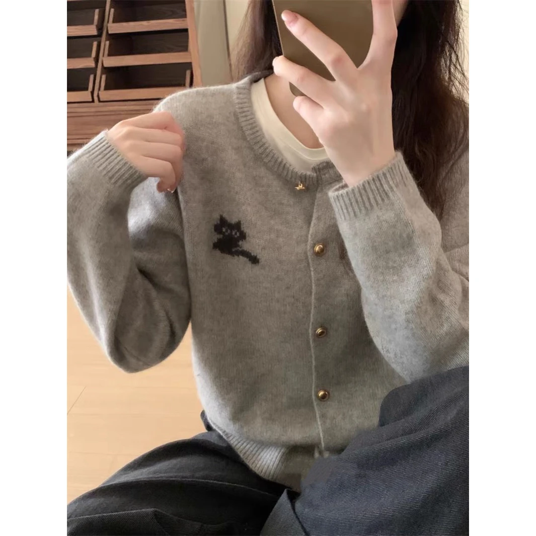 新款简约百搭猫咪开衫 软糯绵羊毛圆领宽松针织衫女毛衣外套洋气