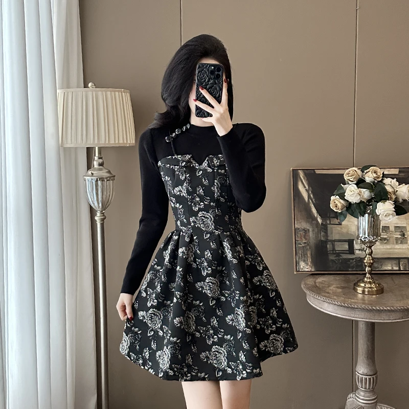 小个子连衣裙女2025秋冬法式小众赫本风收腰显瘦复古假两件A字裙