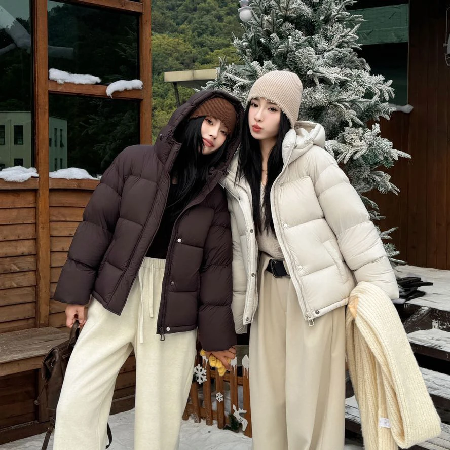 泡芙柔软羽绒服短款女连帽2024新款轻奢新国标90白鸭绒面包服冬