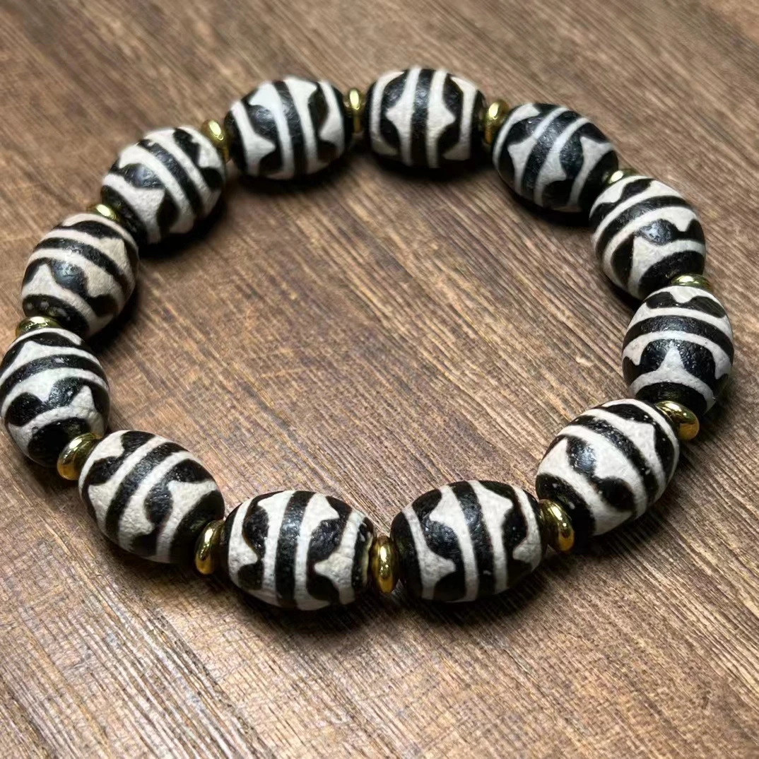 藏传精品老玛瑙风化高油包浆多宝古珠手串皮壳细腻醇厚风化清晰