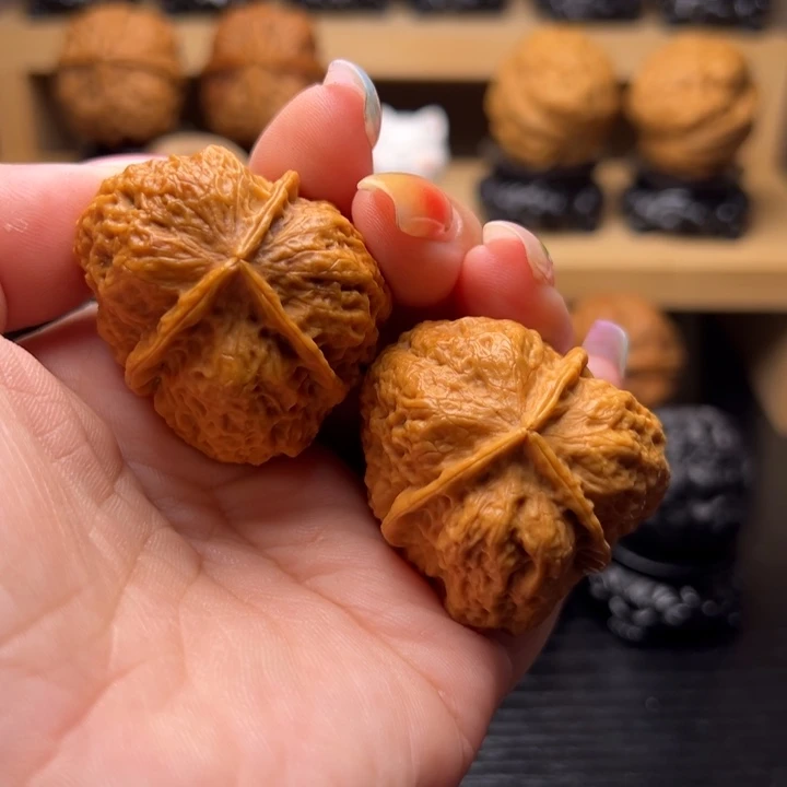 文玩核桃把件R29——————40三棱