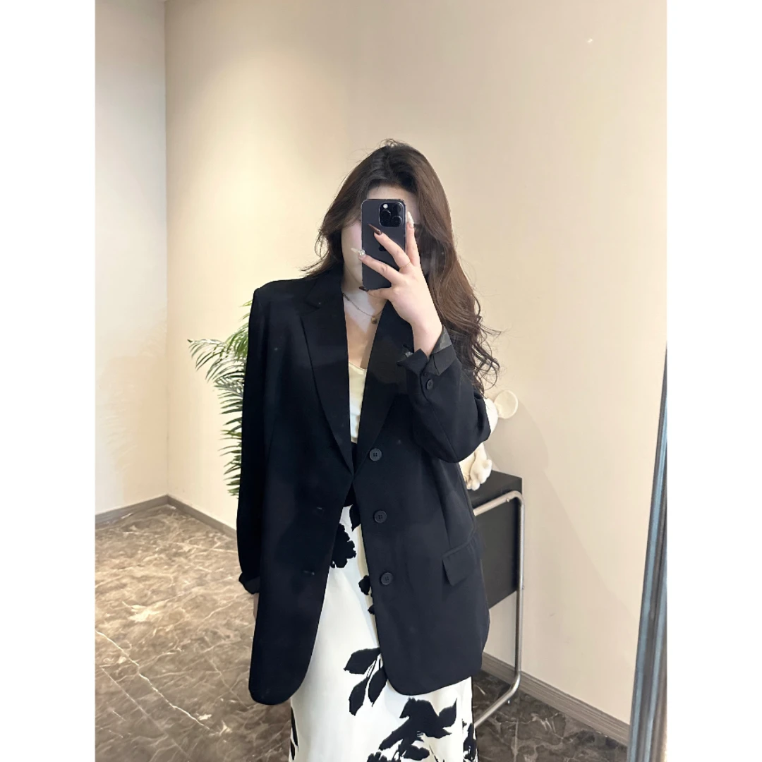 周周-经典高级感休闲单排扣西服外套韩版小西装N8558