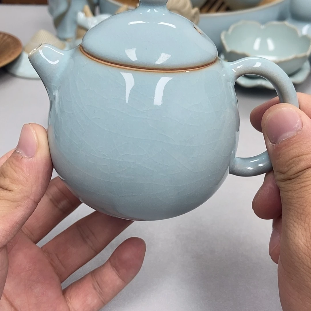 瓷娜****质天青色张君老师龙蛋壶