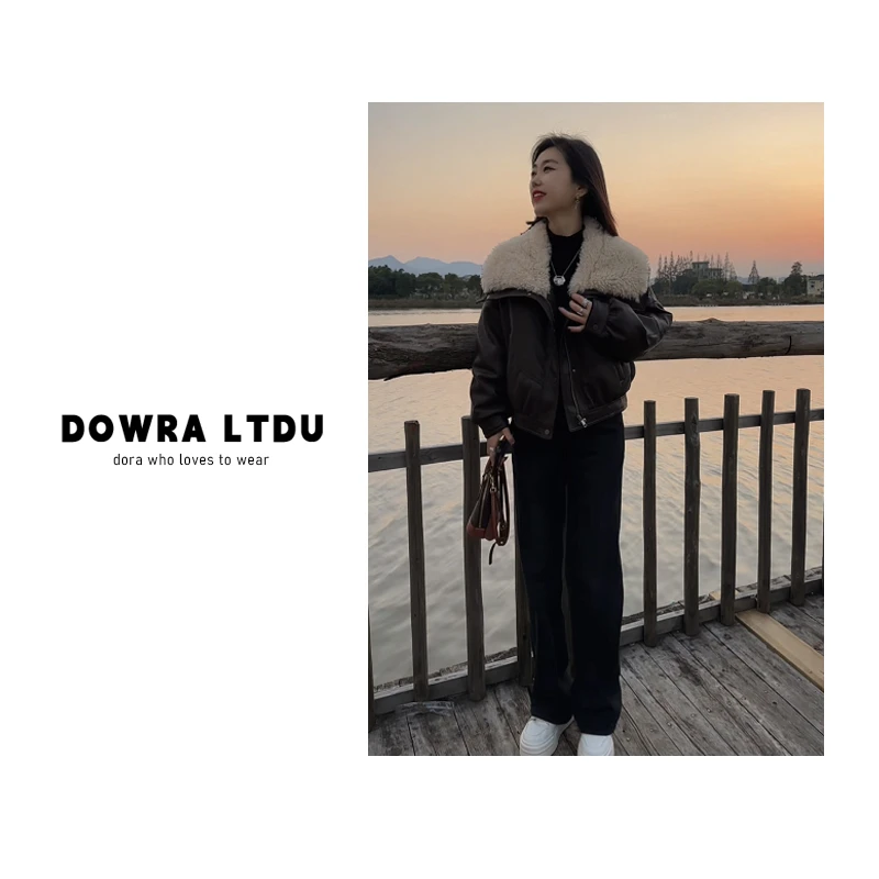 朵拉【气场女主】2024年冬季新款娃娃领纯色皮衣羽绒服女 620-7128