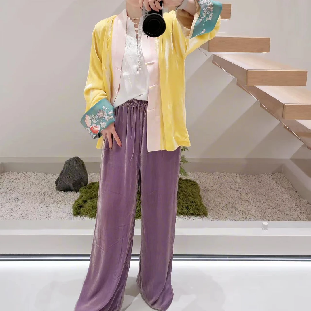 丝绒袖口刺绣外套