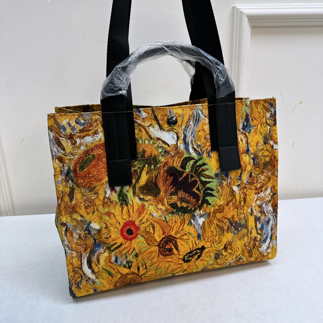 52434 HOA系列老佛爷出品，中号印花织物手提包，尺寸：28×33厘米