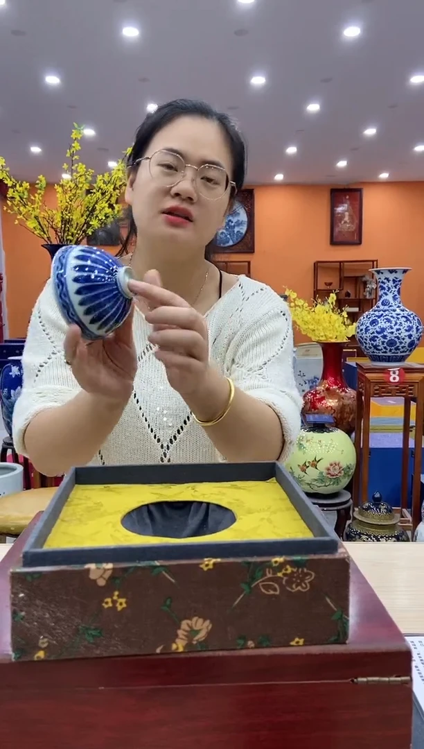 【闪购商品】瓷摆件青花花卉菊瓣鸡心盏