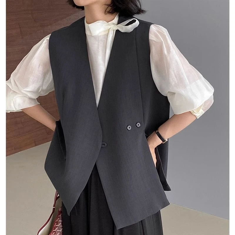 复古V领灰色西装马甲女春秋2024新款开叉无袖背心设计感小众坎肩