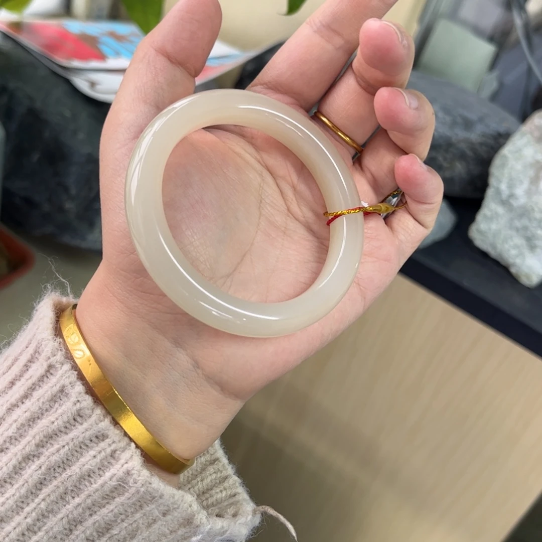 和田玉手镯未镶嵌