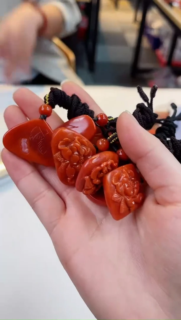 【闪购商品】南红玛瑙雕刻吊坠未镶嵌一个/条{多样式发货}不含证书