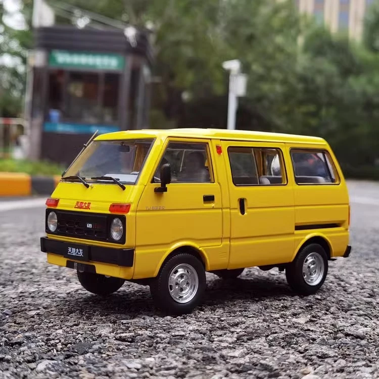 天津黄大发车模 原厂1:18 90年代大发黄面包车 警车 汽车模型