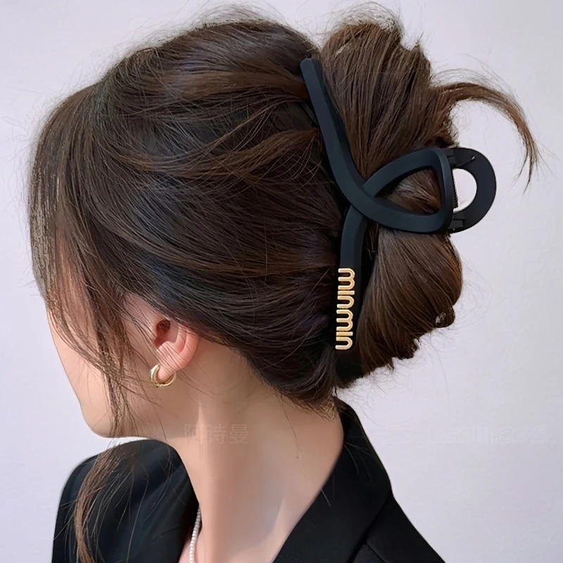 韩国字母黑色抓夹高级感气质鲨鱼夹2024新款春夏发夹女后脑勺大号