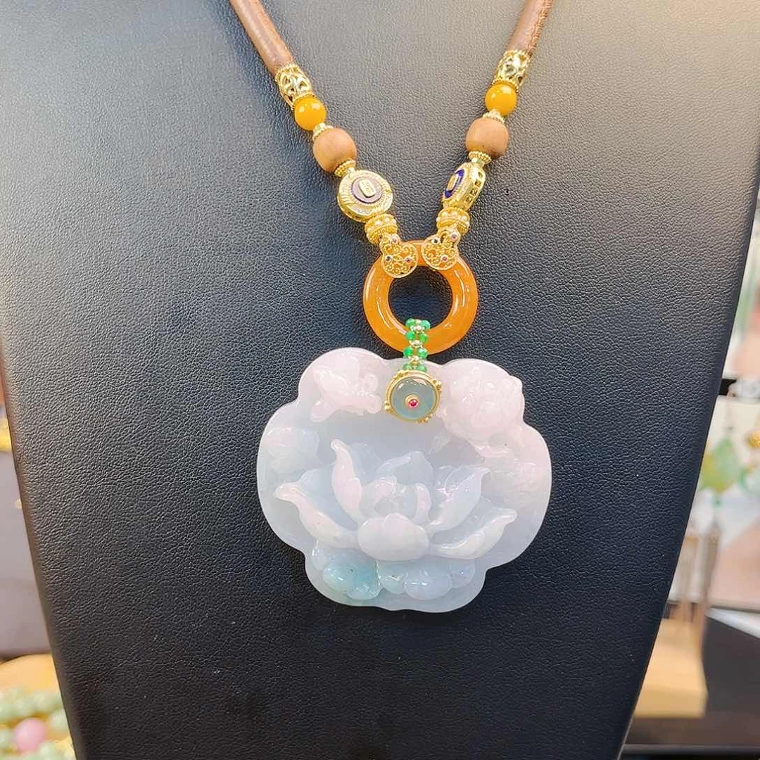 翡翠颈饰未镶嵌吊坠