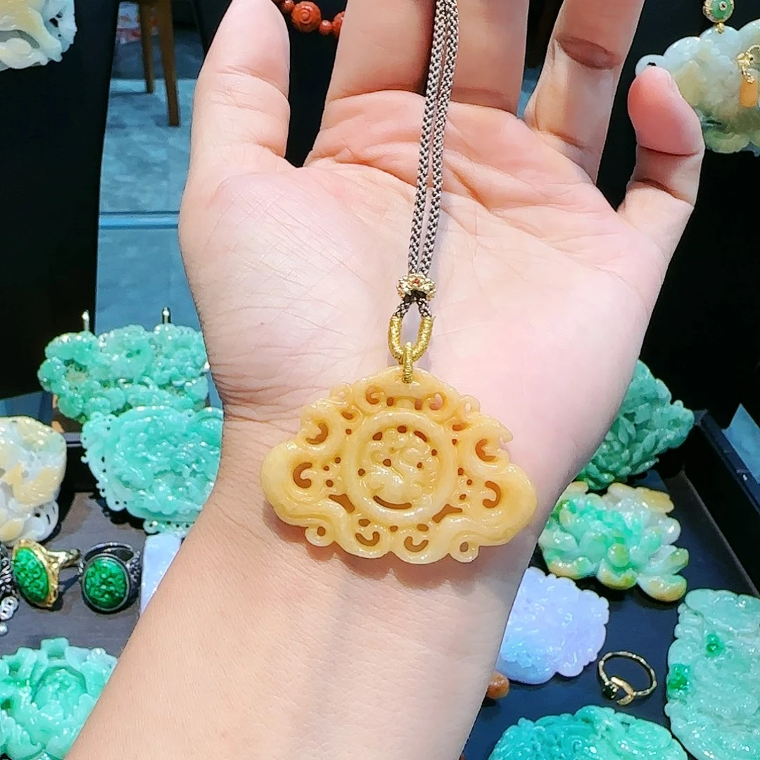 翡翠颈饰未镶嵌项链