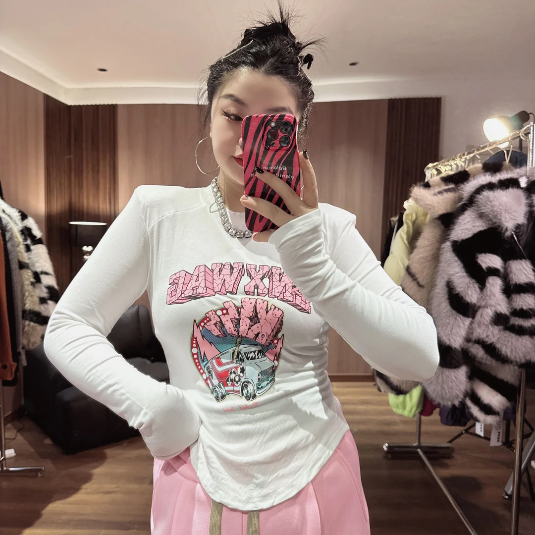 「150斤微胖鞠环环显瘦穿搭推荐」粉嫩印花街潮直角肩收腰显瘦小衫