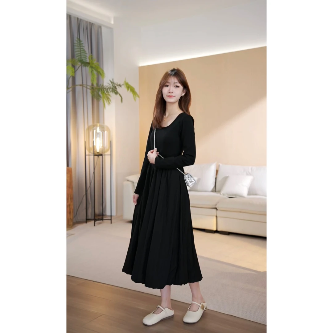 （周周小个子）早秋新款休闲百搭黑色U型领慵懒连衣裙-9712