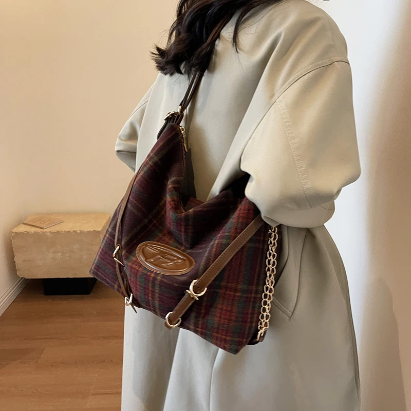 复古大容量多用双肩包女秋冬2023新款格子单肩包高级感通勤托特包