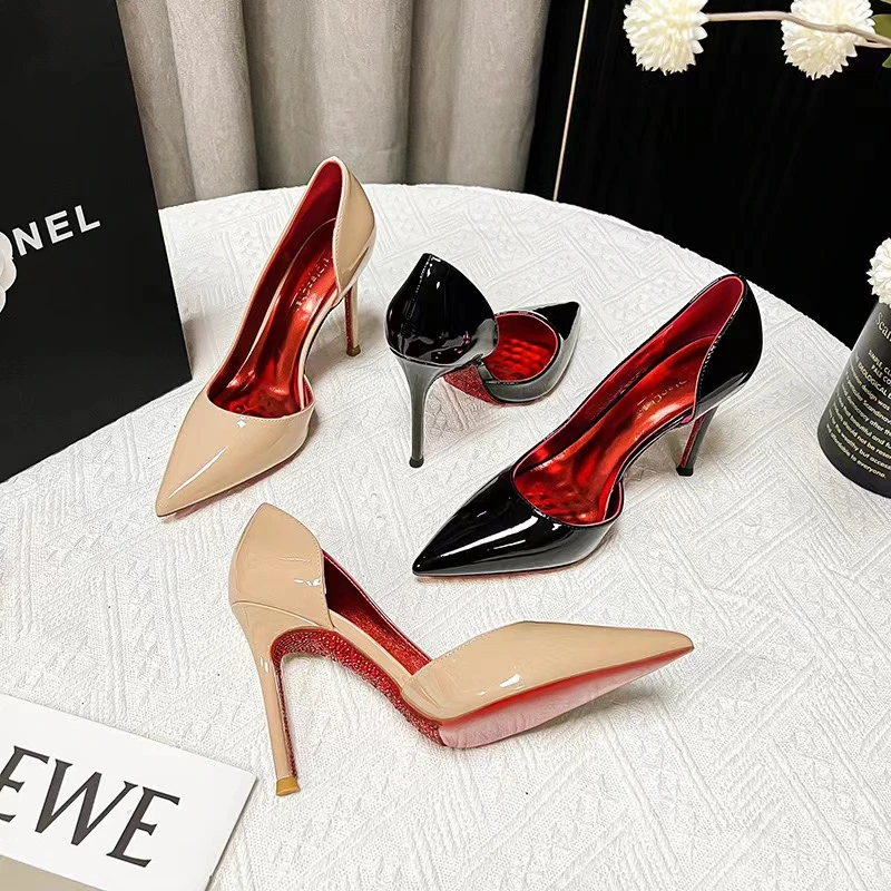 红底高跟鞋女新款2025尖头真皮设计感小众网红气质黑色满钻高跟鞋