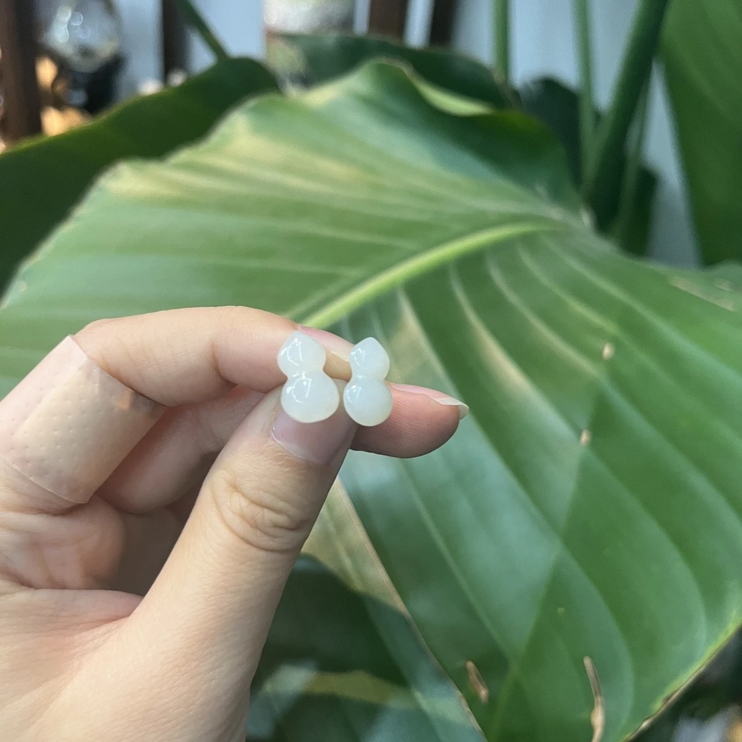 和田玉葫芦耳钉-111177