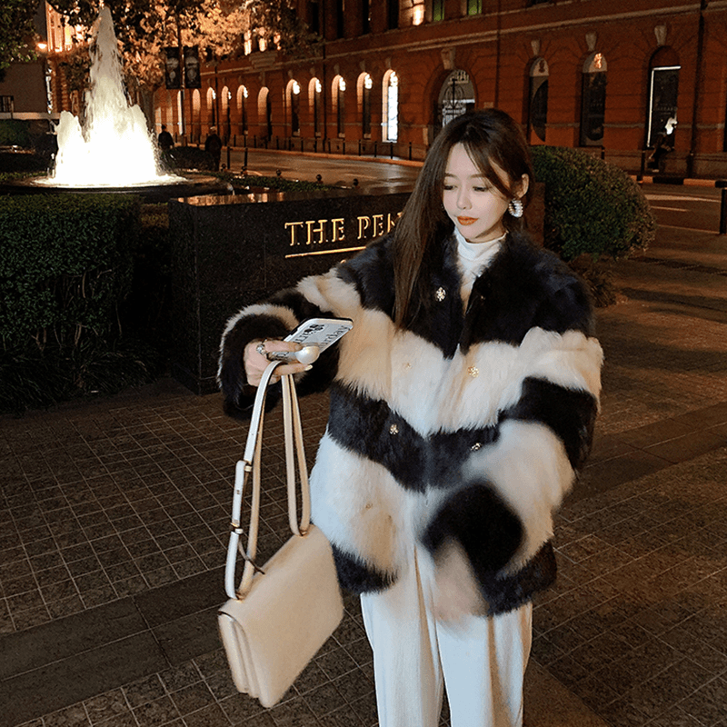 2023年秋冬季新款毛毛一体外套女时尚拼接条纹撞色小香风毛外套