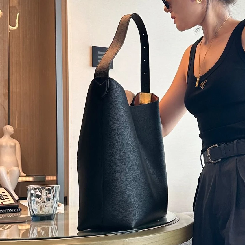光姐【黑色水桶包】