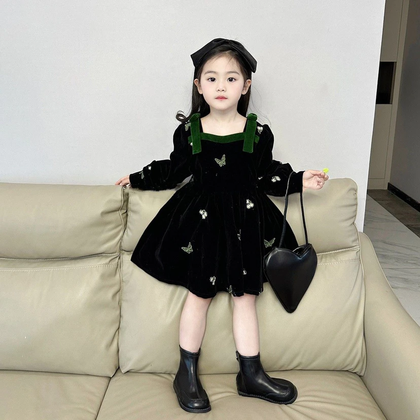 韩版童装女童2024春季连衣裙洋气新款蝴蝶刺绣公主裙儿童丝绒裙子