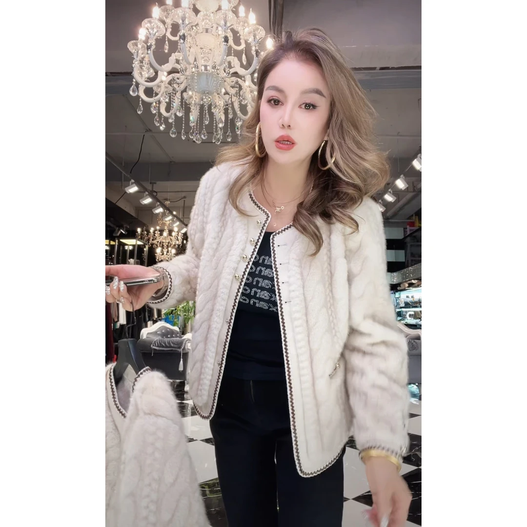 A时尚两色毛绒短款外套8106