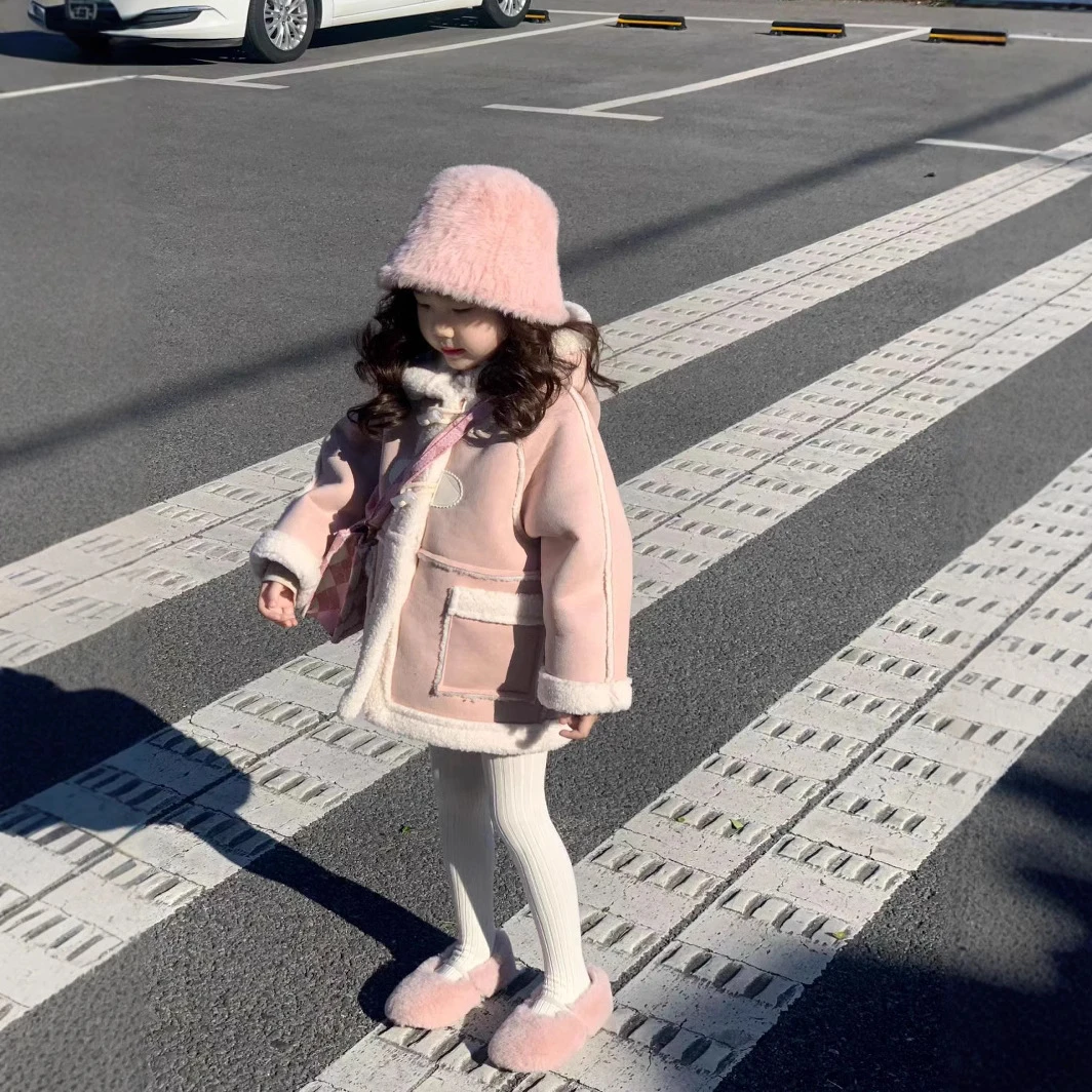 现货2024冬季新款韩版女童时髦连帽羊角扣皮毛一体外套加绒