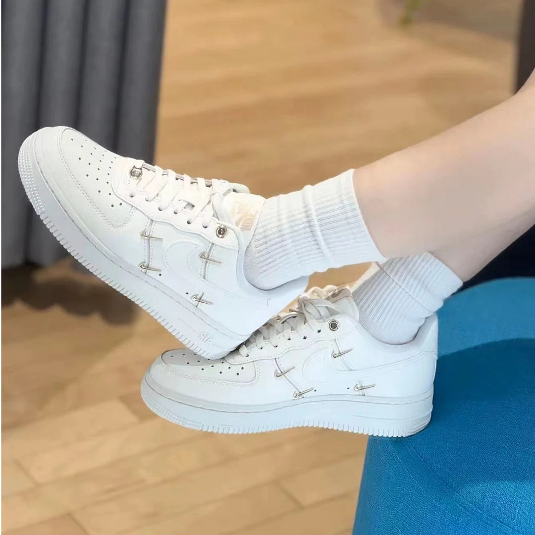耐克/NIKE【秋季上新】AF1女复古白金四钩经典百搭板鞋FV3654111