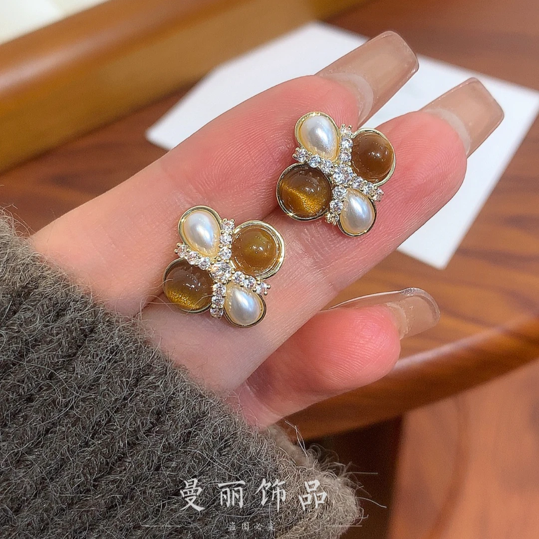 铜合金耳饰 秋冬气质百搭精致满镶贝珠耳钉