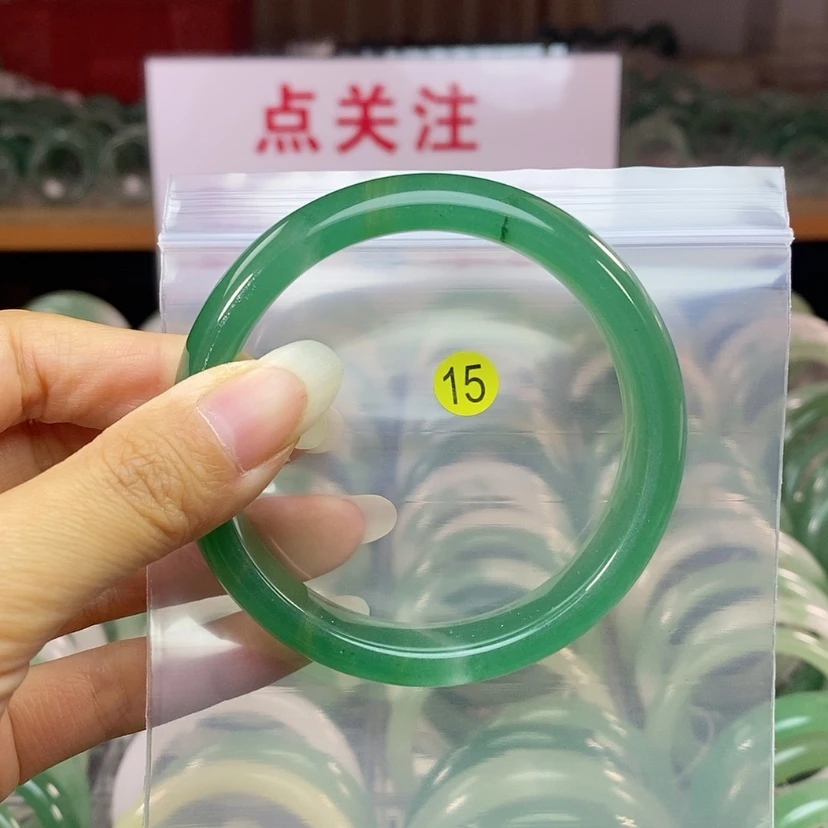 【闪购商品】石英质玉手镯未镶嵌61