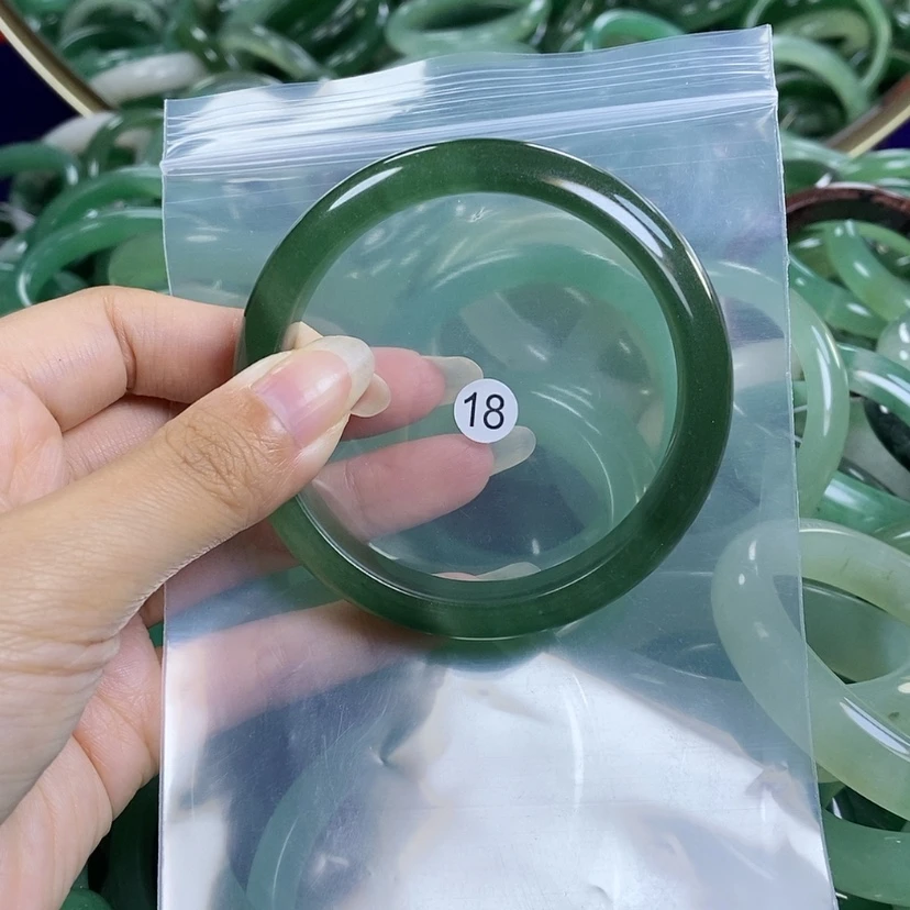 【闪购商品】石英质玉手镯未镶嵌60