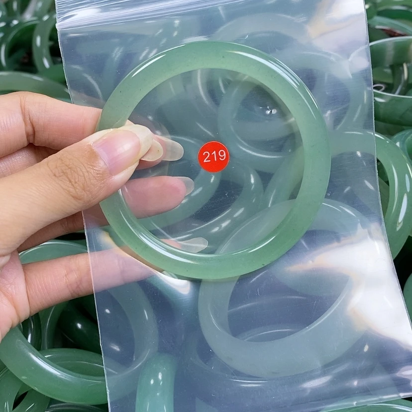 【闪购商品】石英质玉手镯未镶嵌6061